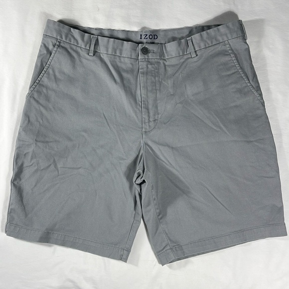 Izod mens grey basic flat front 9" inseam chino shorts - size 38 - Picture 2 of 11